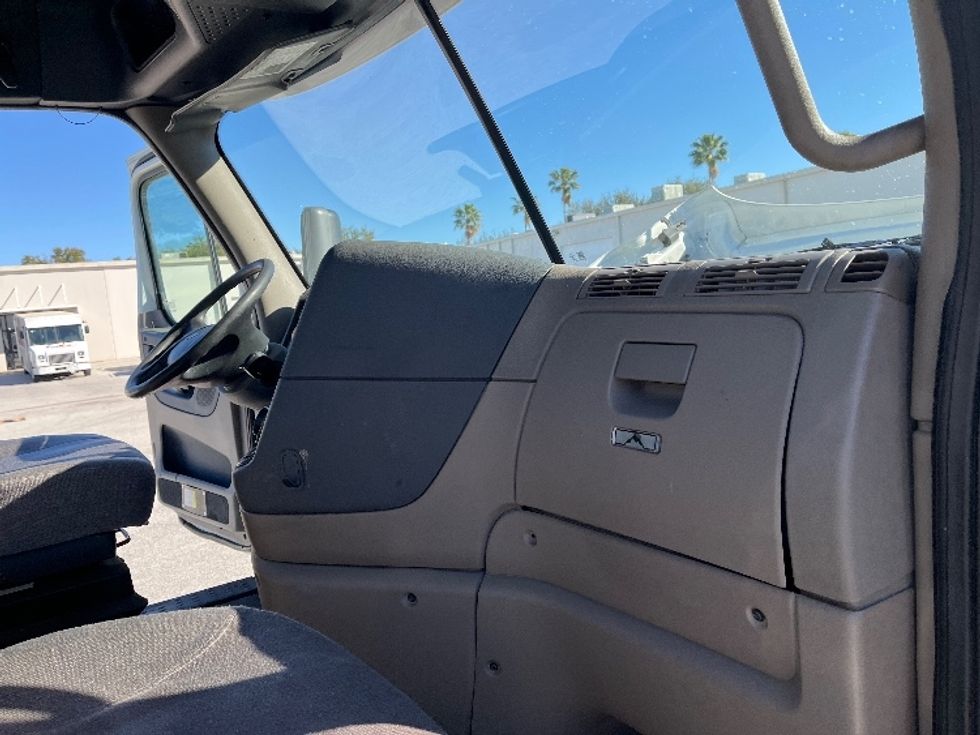 Day Cab Tractor-Heavy Duty Tractors-Freightliner-2017-Cascadia 11342ST-Tampa-FL-491,881\n\t\tmiles-$ 22,500 - Image 12