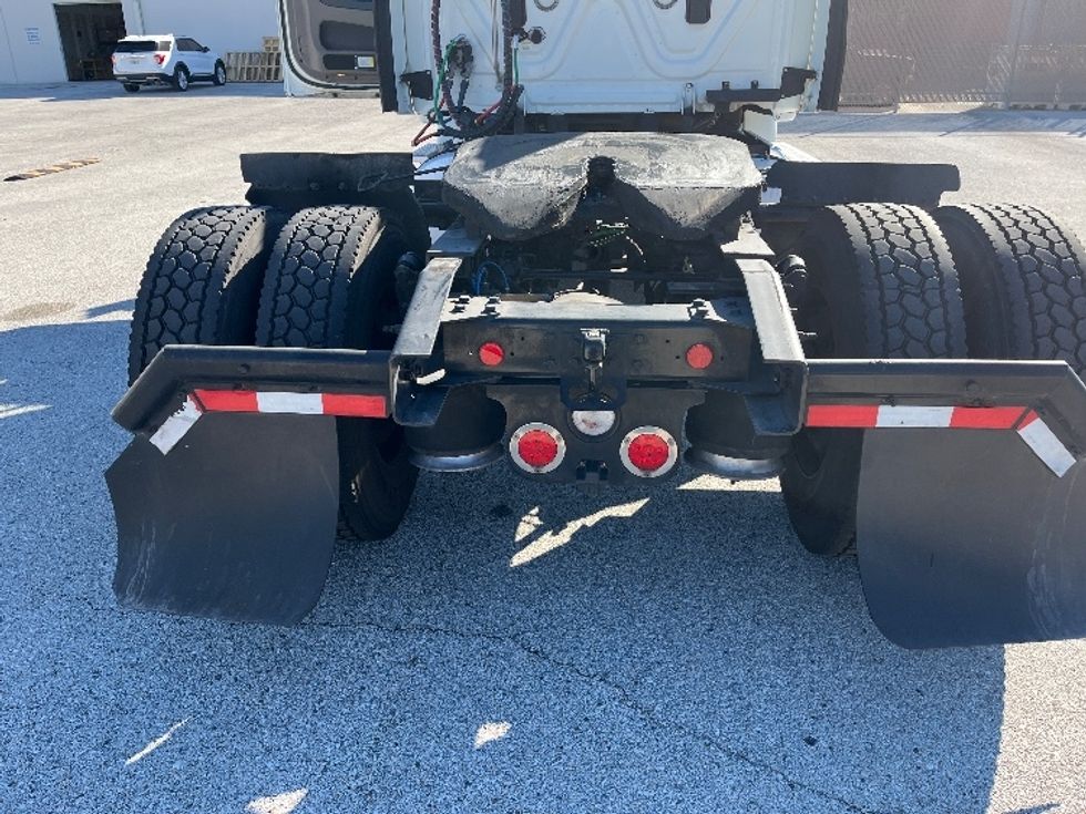 Day Cab Tractor-Heavy Duty Tractors-Freightliner-2017-Cascadia 11342ST-Tampa-FL-491,881\n\t\tmiles-$ 22,500 - Image 17