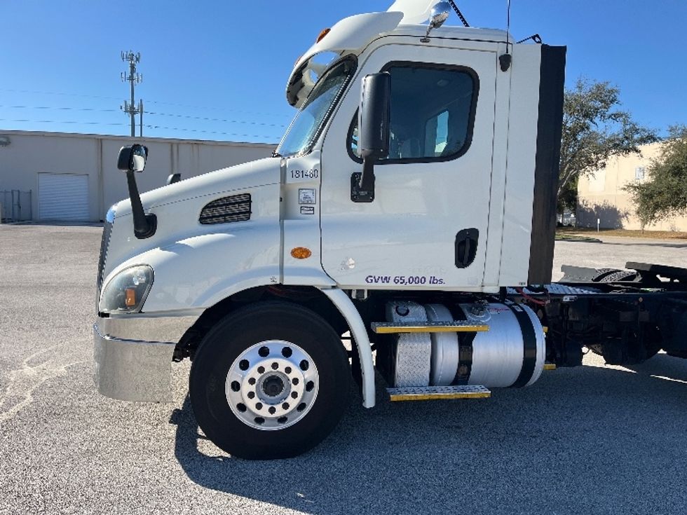Day Cab Tractor-Heavy Duty Tractors-Freightliner-2017-Cascadia 11342ST-Tampa-FL-491,881\n\t\tmiles-$ 22,500 - Image 22