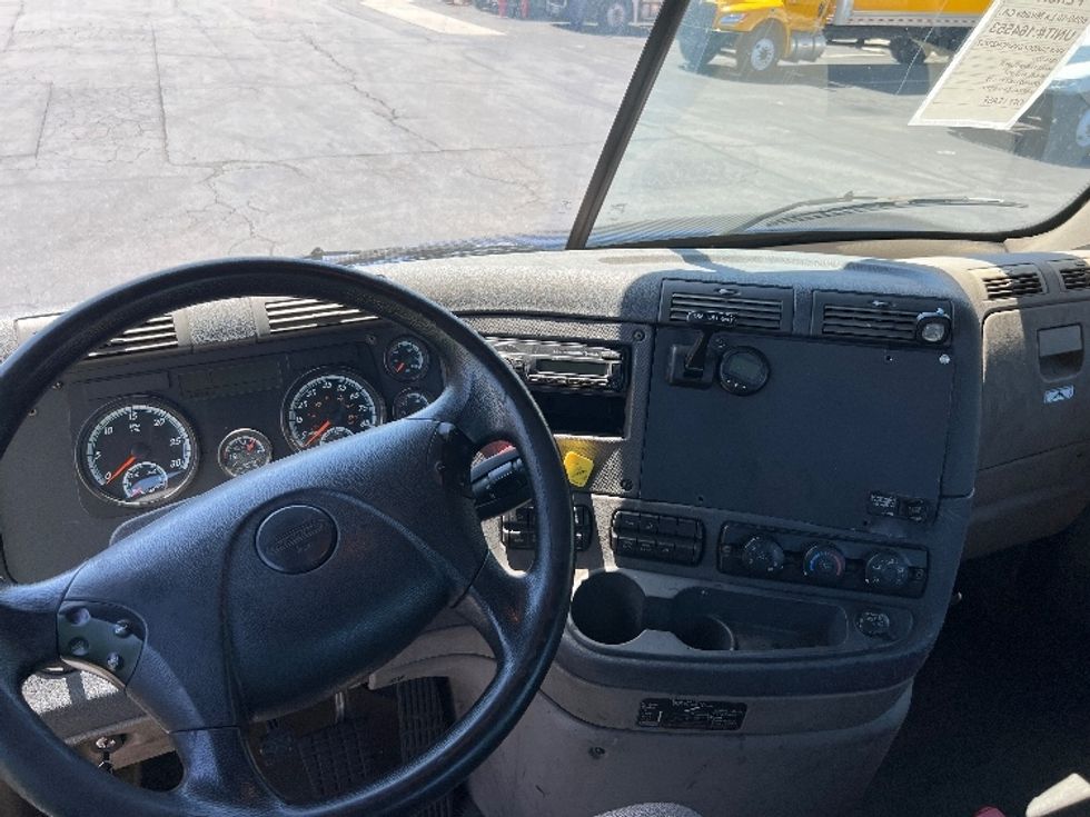 Day Cab Tractor-Heavy Duty Tractors-Freightliner-2017-Cascadia 11342ST-Torrance-CA-286,346\n\t\tmiles-$ 27,750 - Image 11