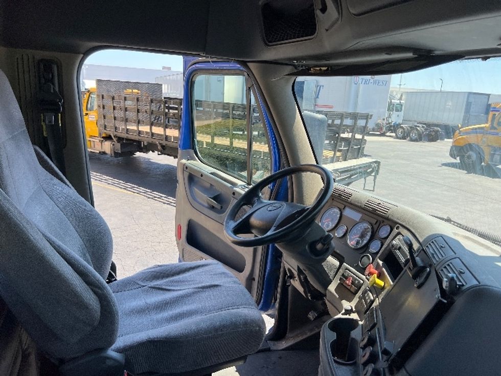 Day Cab Tractor-Heavy Duty Tractors-Freightliner-2017-Cascadia 11342ST-Torrance-CA-286,346\n\t\tmiles-$ 27,750 - Image 14