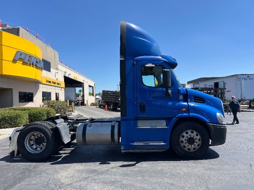 Day Cab Tractor-Heavy Duty Tractors-Freightliner-2017-Cascadia 11342ST-Torrance-CA-286,346\n\t\tmiles-$ 27,750 - Image 8
