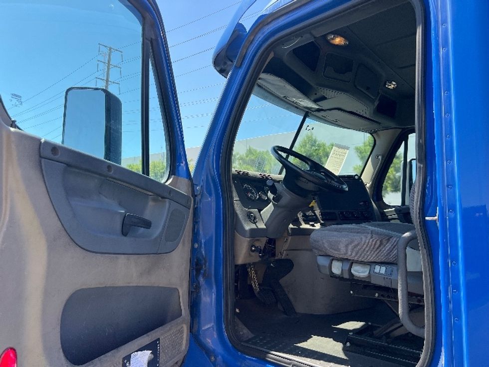 Day Cab Tractor-Heavy Duty Tractors-Freightliner-2017-Cascadia 11342ST-Torrance-CA-286,346\n\t\tmiles-$ 27,750 - Image 9