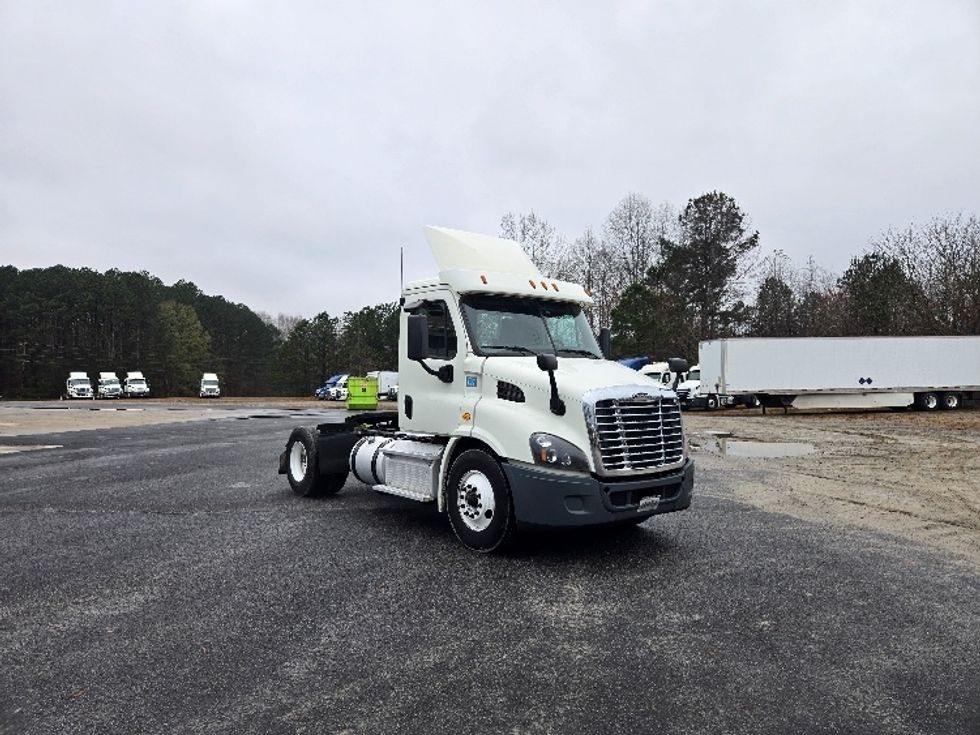 Day Cab Tractor-Heavy Duty Tractors-Freightliner-2017-Cascadia 11342ST-Villa Rica-GA-736,446\n\t\tmiles-$ 15,000 - Image 1