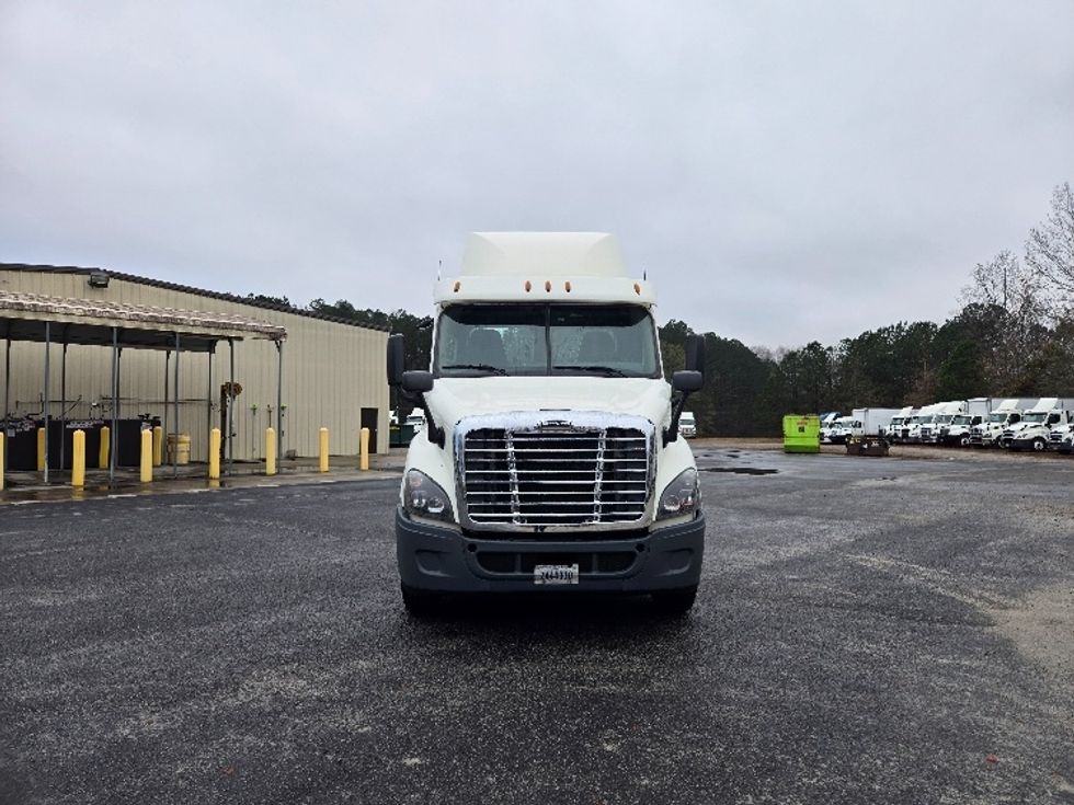 Day Cab Tractor-Heavy Duty Tractors-Freightliner-2017-Cascadia 11342ST-Villa Rica-GA-736,446\n\t\tmiles-$ 15,000 - Image 2