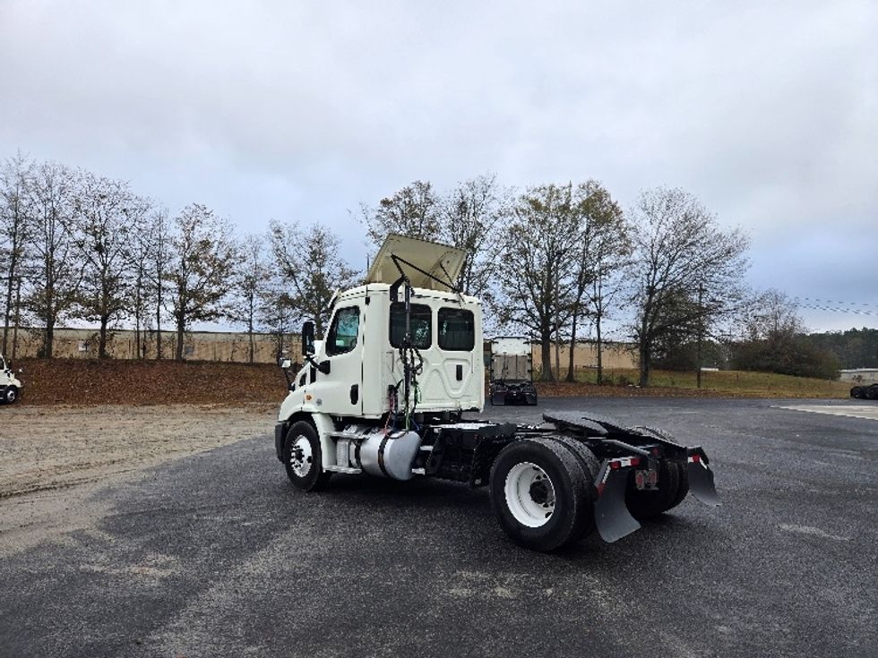 Day Cab Tractor-Heavy Duty Tractors-Freightliner-2017-Cascadia 11342ST-Villa Rica-GA-736,446\n\t\tmiles-$ 15,000 - Image 5