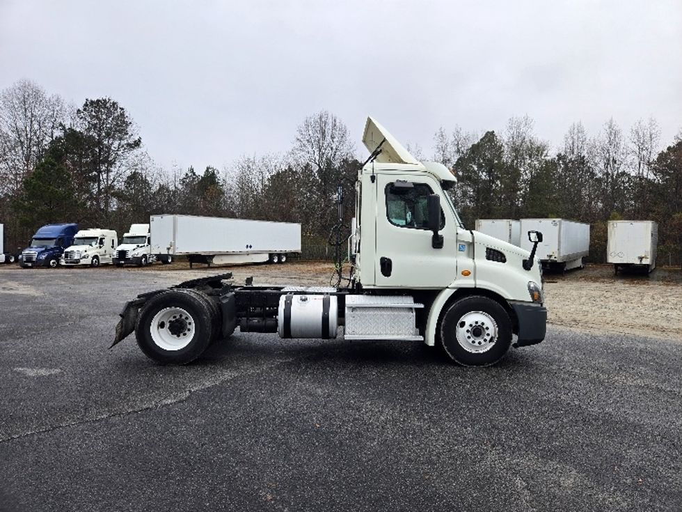 Day Cab Tractor-Heavy Duty Tractors-Freightliner-2017-Cascadia 11342ST-Villa Rica-GA-736,446\n\t\tmiles-$ 15,000 - Image 8