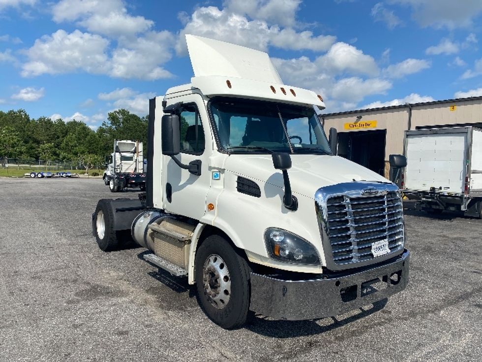 Day Cab Tractor-Heavy Duty Tractors-Freightliner-2017-Cascadia 11342ST-West Columbia-SC-601,560\n\t\tmiles-$ 21,500 - Image 1