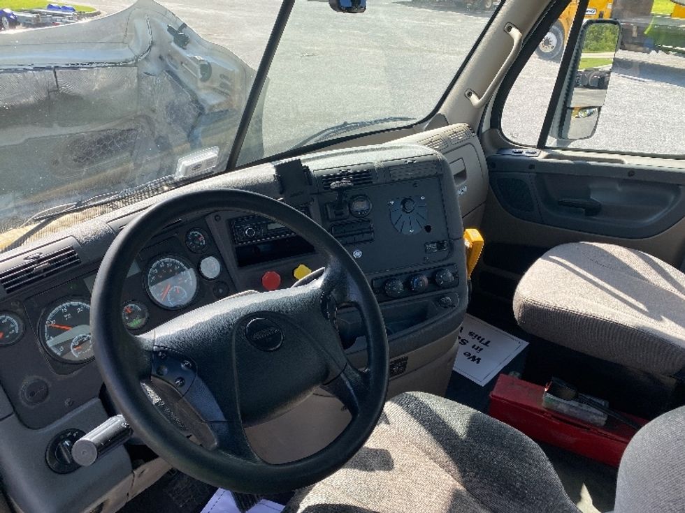 Day Cab Tractor-Heavy Duty Tractors-Freightliner-2017-Cascadia 11342ST-West Columbia-SC-601,560\n\t\tmiles-$ 21,500 - Image 10