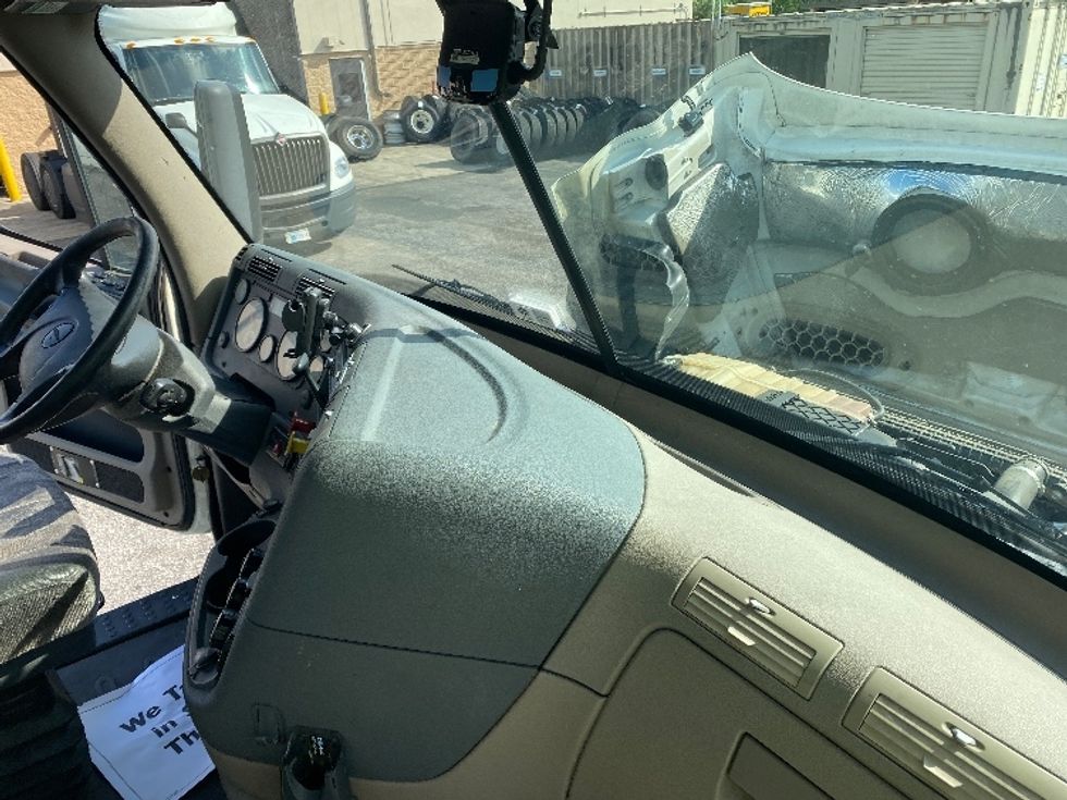 Day Cab Tractor-Heavy Duty Tractors-Freightliner-2017-Cascadia 11342ST-West Columbia-SC-601,560\n\t\tmiles-$ 21,500 - Image 13