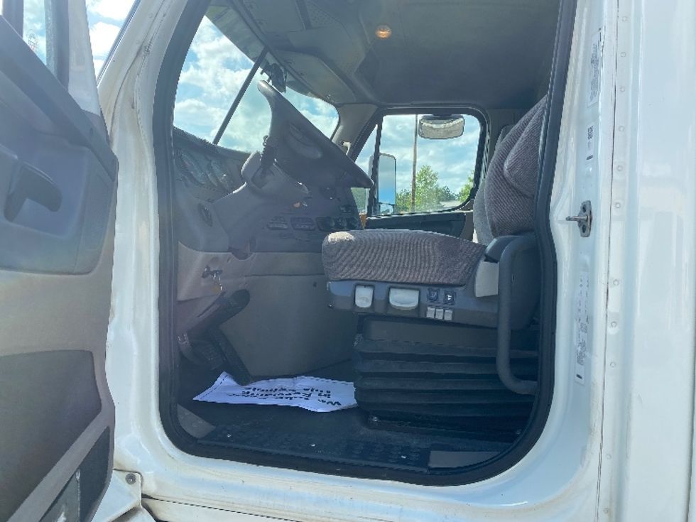 Day Cab Tractor-Heavy Duty Tractors-Freightliner-2017-Cascadia 11342ST-West Columbia-SC-601,560\n\t\tmiles-$ 21,500 - Image 9