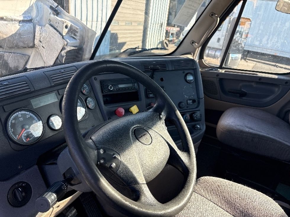 Day Cab Tractor-Heavy Duty Tractors-Freightliner-2017-Cascadia 11342ST-West Sacramento-CA-344,720\n\t\tmiles-$ 29,250 - Image 10