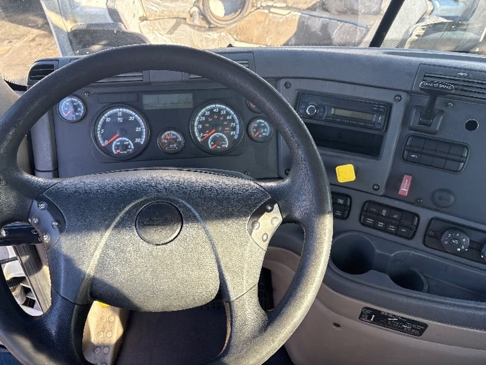 Day Cab Tractor-Heavy Duty Tractors-Freightliner-2017-Cascadia 11342ST-West Sacramento-CA-344,720\n\t\tmiles-$ 29,250 - Image 11