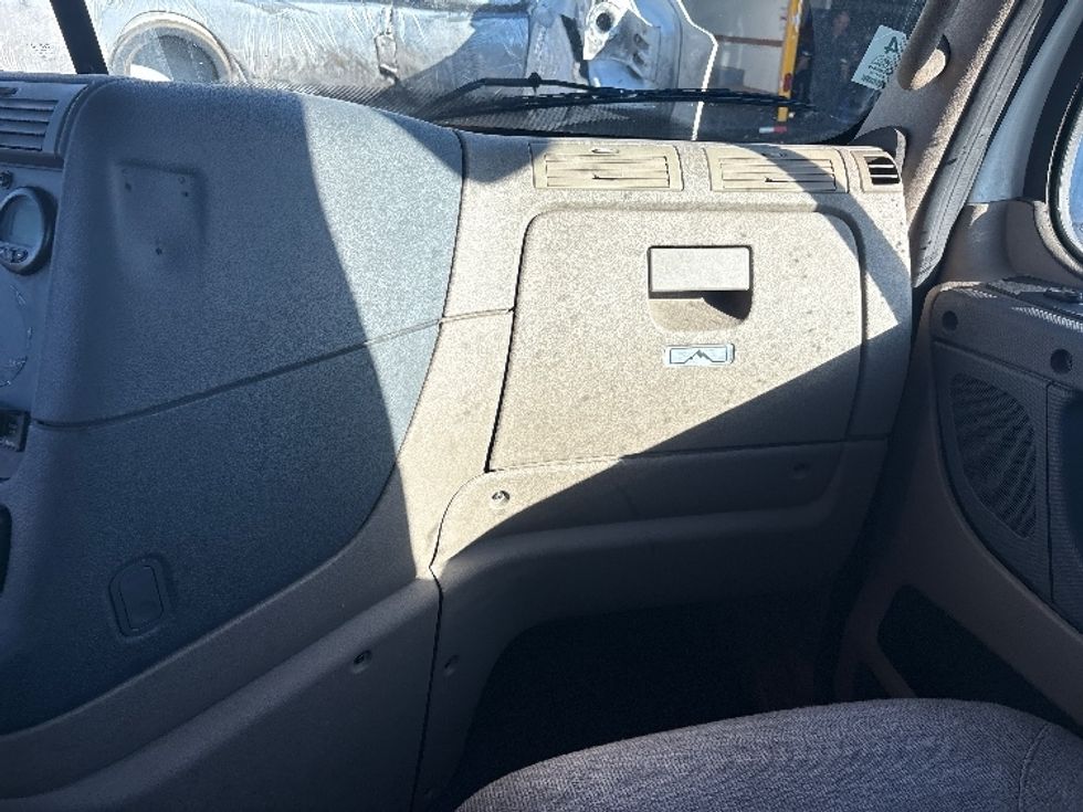 Day Cab Tractor-Heavy Duty Tractors-Freightliner-2017-Cascadia 11342ST-West Sacramento-CA-344,720\n\t\tmiles-$ 29,250 - Image 13