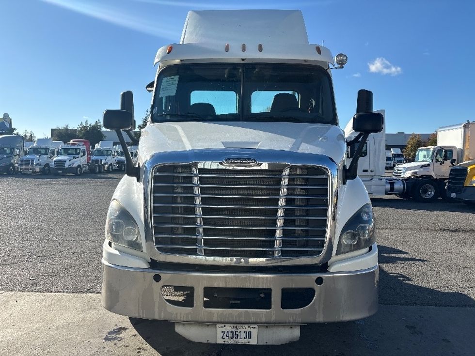 Day Cab Tractor-Heavy Duty Tractors-Freightliner-2017-Cascadia 11342ST-West Sacramento-CA-344,720\n\t\tmiles-$ 29,250 - Image 2
