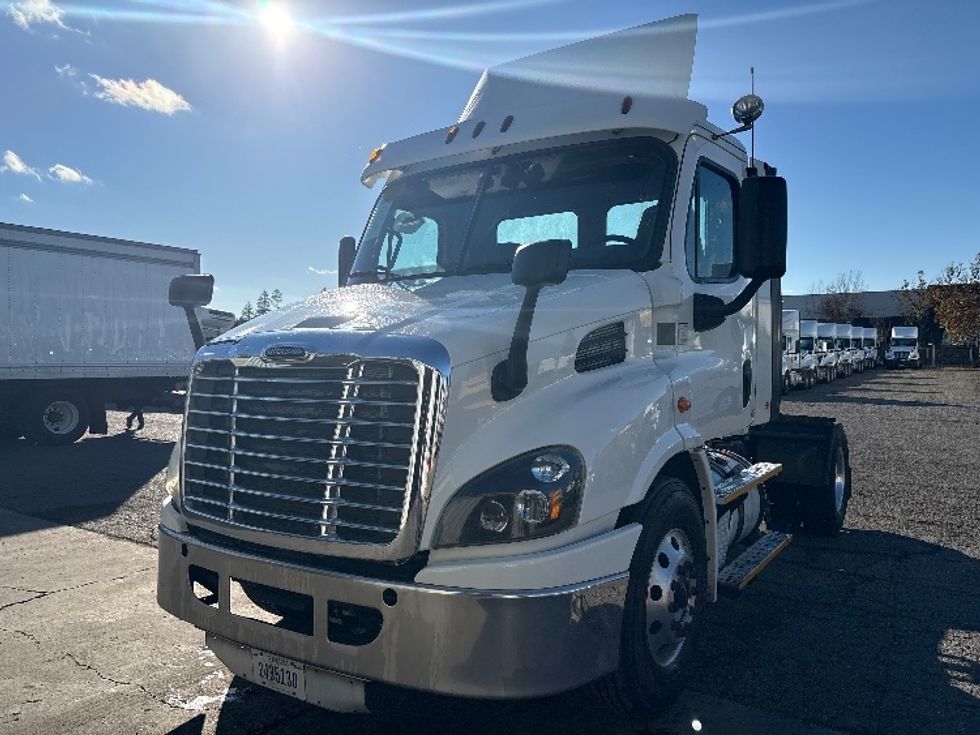 Day Cab Tractor-Heavy Duty Tractors-Freightliner-2017-Cascadia 11342ST-West Sacramento-CA-344,720\n\t\tmiles-$ 29,250 - Image 3