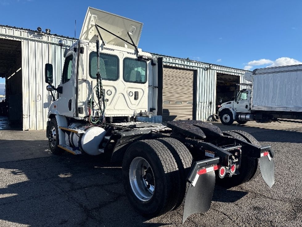 Day Cab Tractor-Heavy Duty Tractors-Freightliner-2017-Cascadia 11342ST-West Sacramento-CA-344,720\n\t\tmiles-$ 29,250 - Image 5