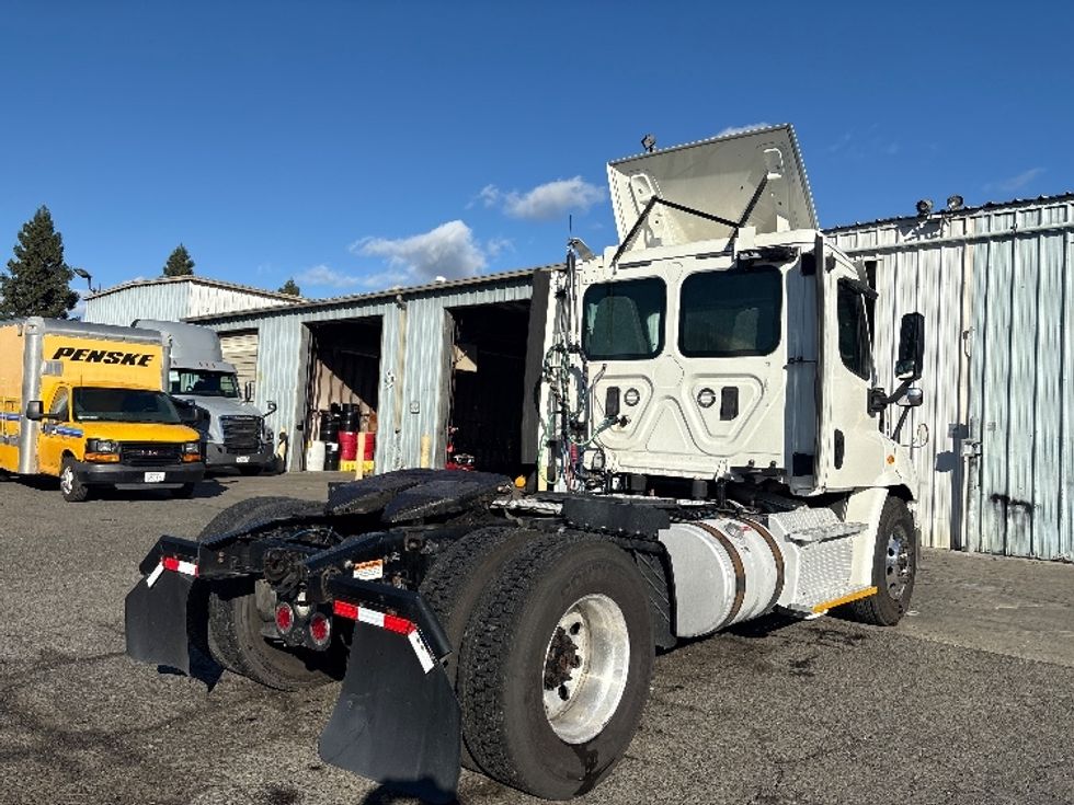 Day Cab Tractor-Heavy Duty Tractors-Freightliner-2017-Cascadia 11342ST-West Sacramento-CA-344,720\n\t\tmiles-$ 29,250 - Image 7