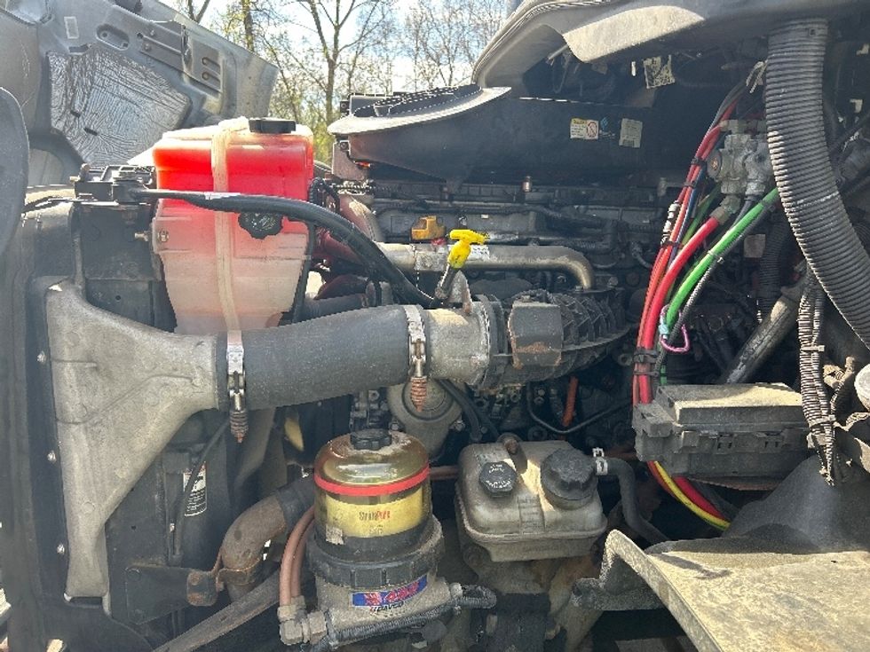 Day Cab Tractor-Heavy Duty Tractors-Freightliner-2017-Cascadia 11342ST-Westfield-MA-256,840\n\t\tmiles-$ 27,750 - Image 15