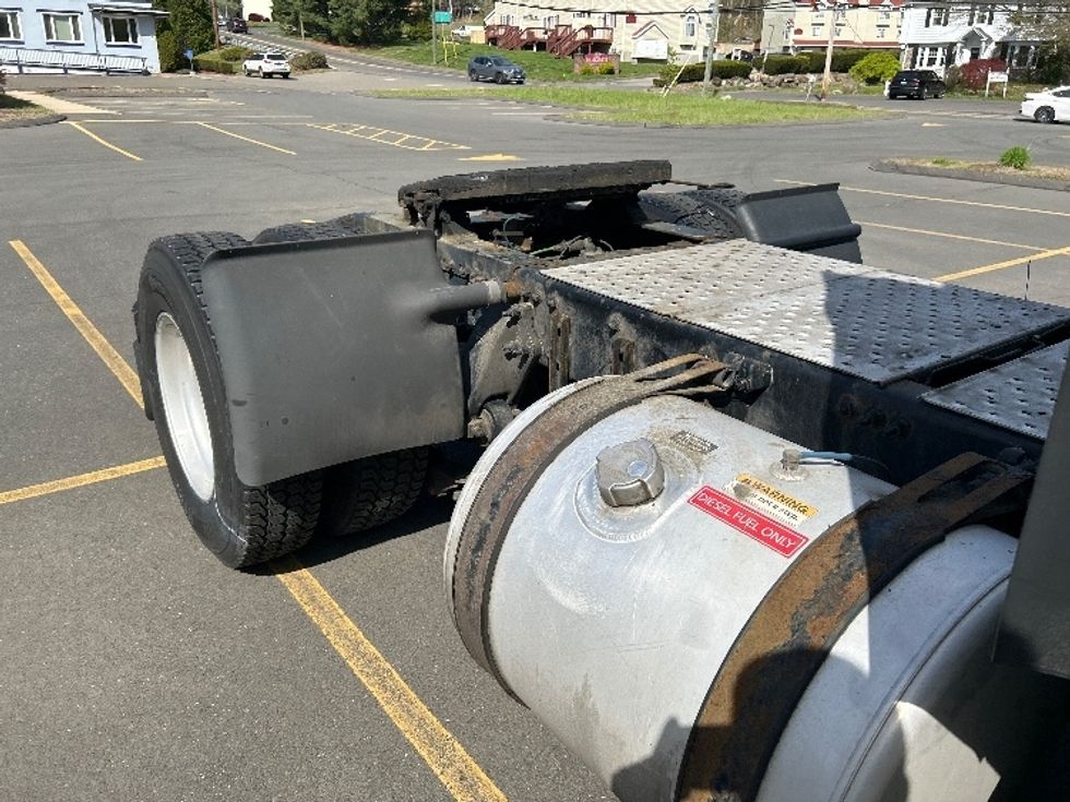 Day Cab Tractor-Heavy Duty Tractors-Freightliner-2017-Cascadia 11342ST-Westfield-MA-256,840\n\t\tmiles-$ 27,750 - Image 19