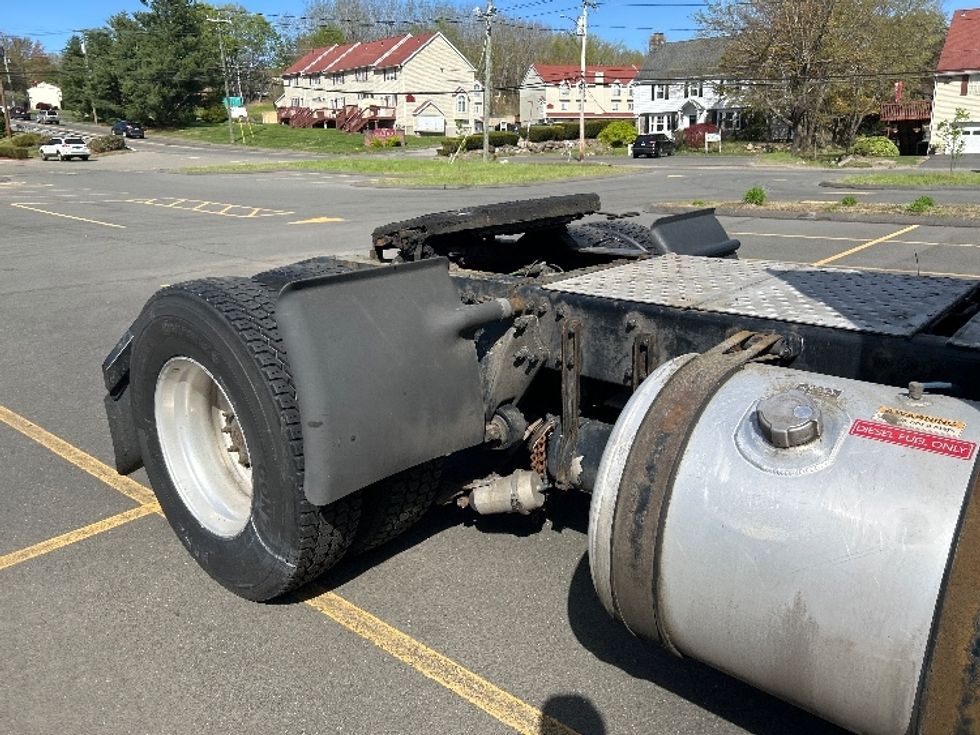 Day Cab Tractor-Heavy Duty Tractors-Freightliner-2017-Cascadia 11342ST-Westfield-MA-256,840\n\t\tmiles-$ 27,750 - Image 21