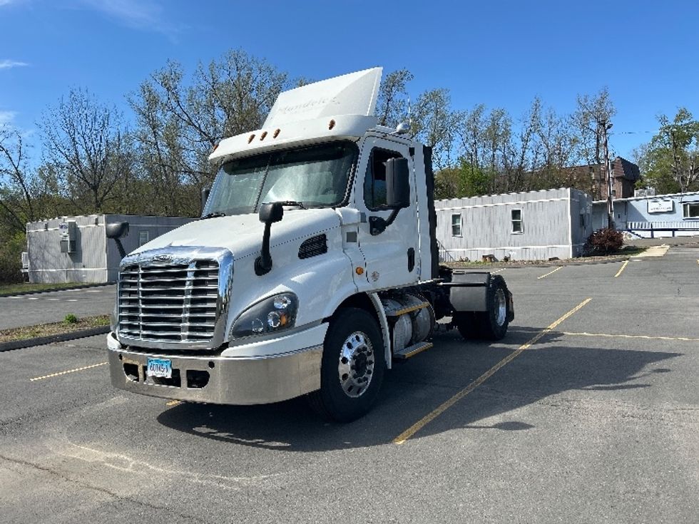 Day Cab Tractor-Heavy Duty Tractors-Freightliner-2017-Cascadia 11342ST-Westfield-MA-256,840\n\t\tmiles-$ 27,750 - Image 3