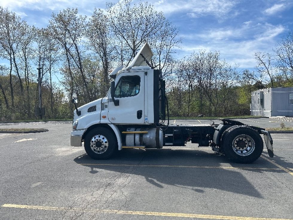 Day Cab Tractor-Heavy Duty Tractors-Freightliner-2017-Cascadia 11342ST-Westfield-MA-256,840\n\t\tmiles-$ 27,750 - Image 4