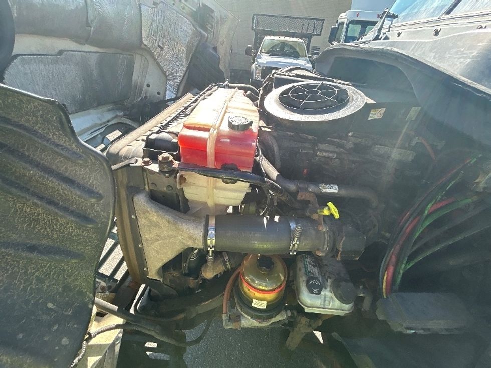 Day Cab Tractor-Heavy Duty Tractors-Freightliner-2017-Cascadia 11364ST-Braintree-MA-477,907\n\t\tmiles-$ 29,000 - Image 16