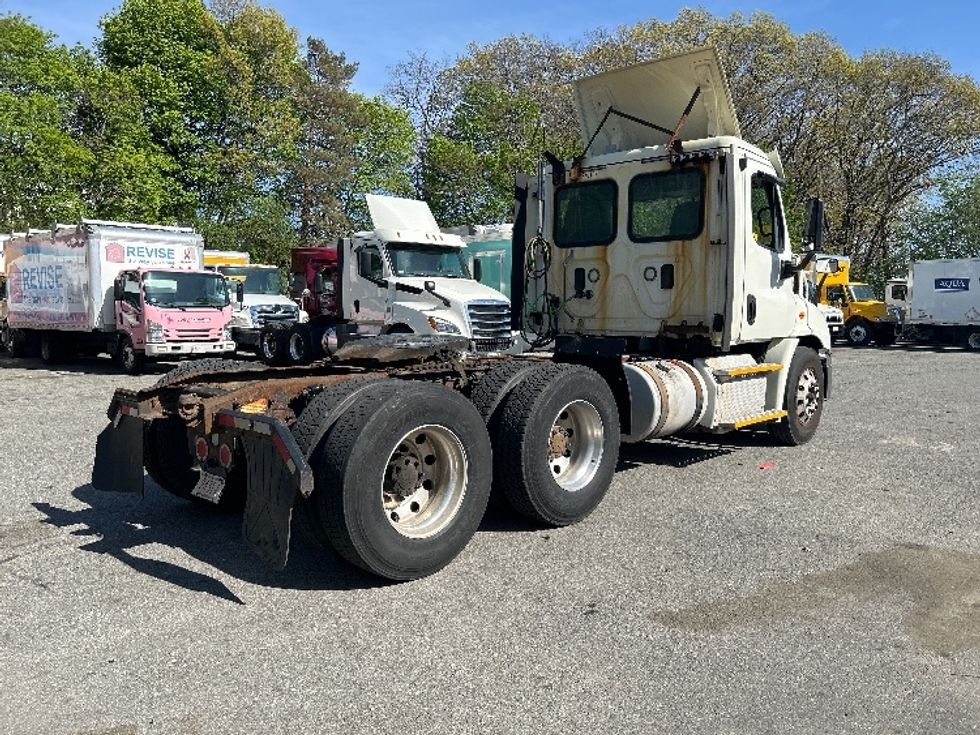 Day Cab Tractor-Heavy Duty Tractors-Freightliner-2017-Cascadia 11364ST-Braintree-MA-477,907\n\t\tmiles-$ 29,000 - Image 7
