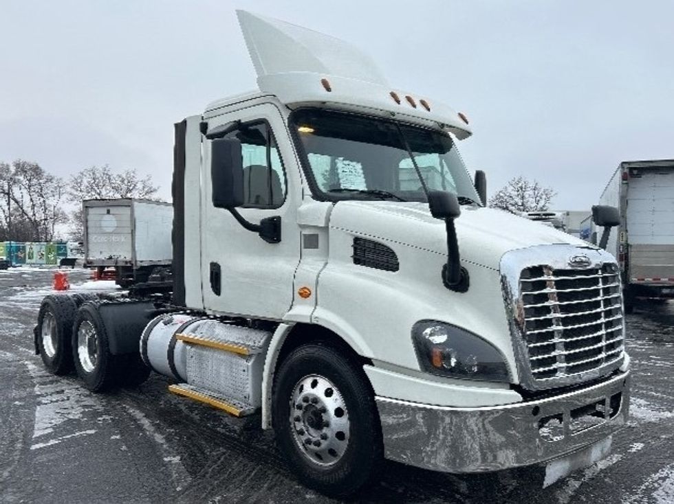 Day Cab Tractor-Heavy Duty Tractors-Freightliner-2017-Cascadia 11364ST-Brooklyn Park-MN-642,116\n\t\tmiles-$ 24,750 - Image 1