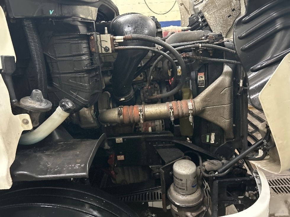 Day Cab Tractor-Heavy Duty Tractors-Freightliner-2017-Cascadia 11364ST-Brooklyn Park-MN-642,116\n\t\tmiles-$ 24,750 - Image 15