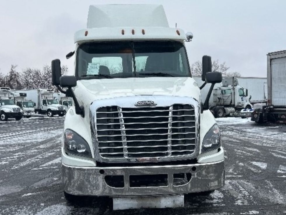 Day Cab Tractor-Heavy Duty Tractors-Freightliner-2017-Cascadia 11364ST-Brooklyn Park-MN-642,116\n\t\tmiles-$ 24,750 - Image 2