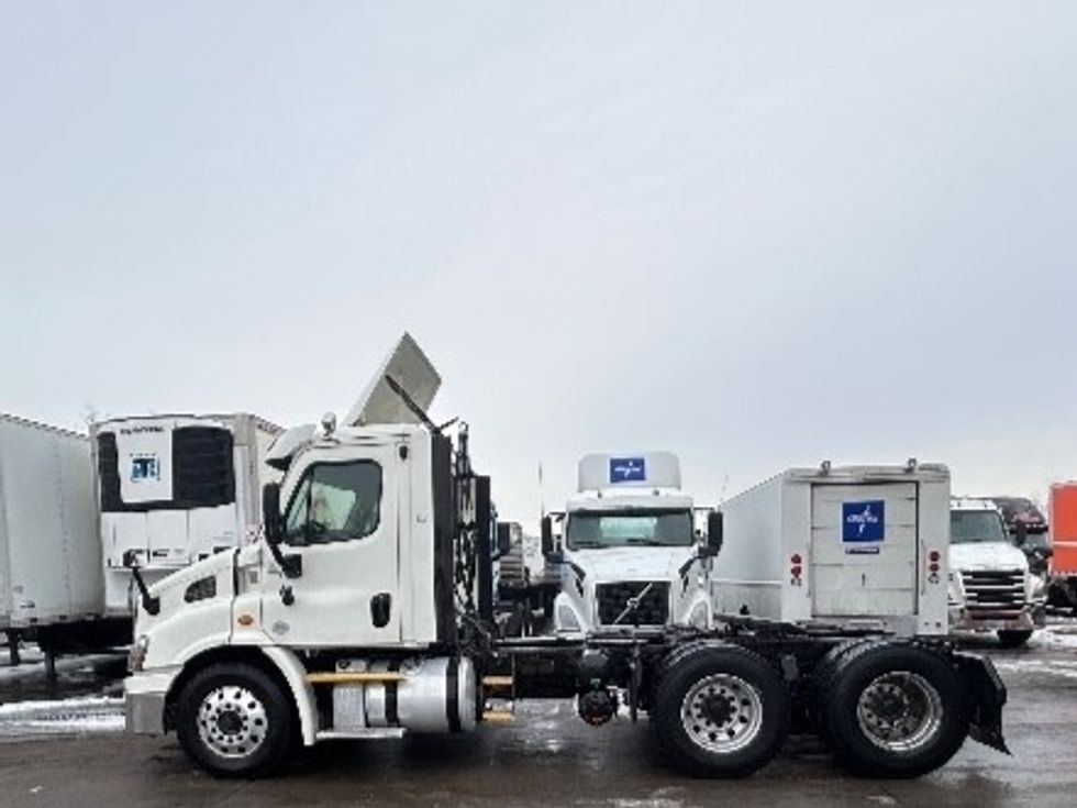 Day Cab Tractor-Heavy Duty Tractors-Freightliner-2017-Cascadia 11364ST-Brooklyn Park-MN-642,116\n\t\tmiles-$ 24,750 - Image 4