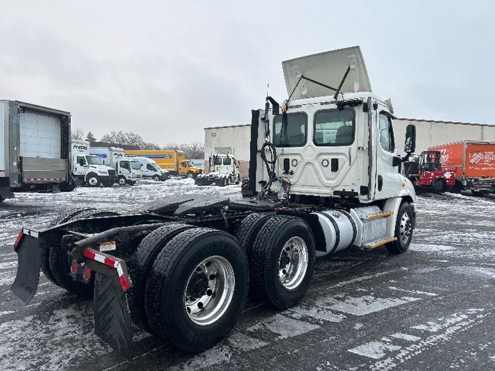 Day Cab Tractor-Heavy Duty Tractors-Freightliner-2017-Cascadia 11364ST-Brooklyn Park-MN-642,116\n\t\tmiles-$ 24,750 - Image 7