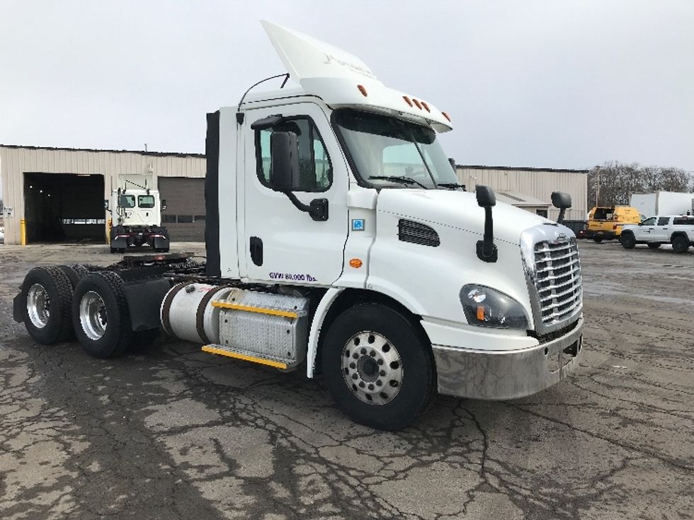 Day Cab Tractor-Heavy Duty Tractors-Freightliner-2017-Cascadia 11364ST-Fredonia-NY-286,590\n\t\tmiles-$ 36,750 - Image 1