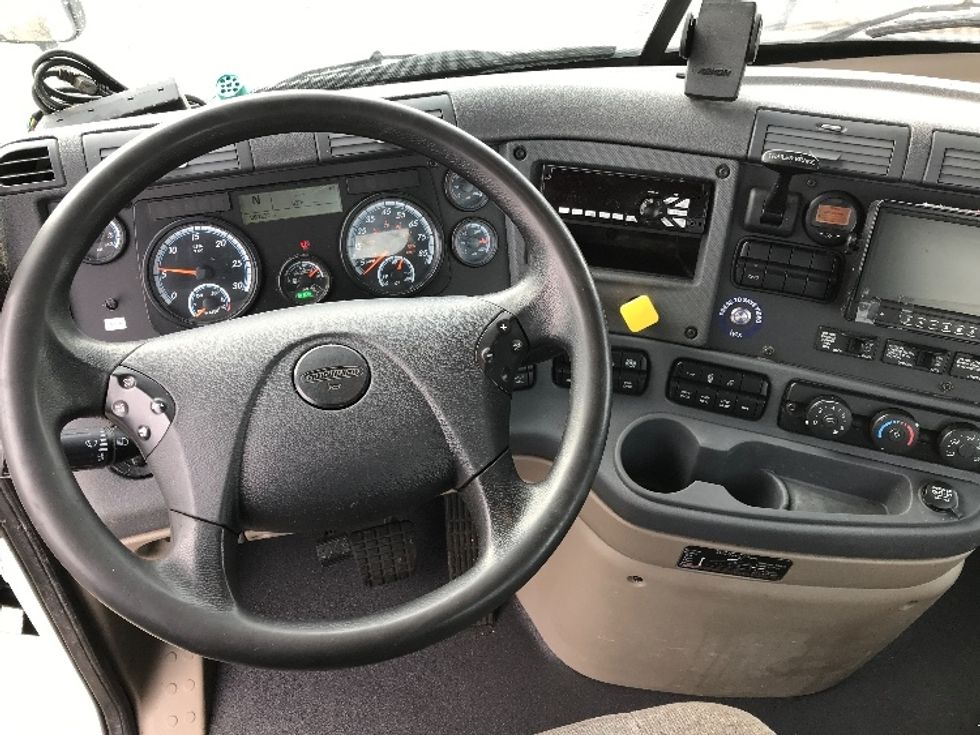 Day Cab Tractor-Heavy Duty Tractors-Freightliner-2017-Cascadia 11364ST-Fredonia-NY-286,590\n\t\tmiles-$ 36,750 - Image 11