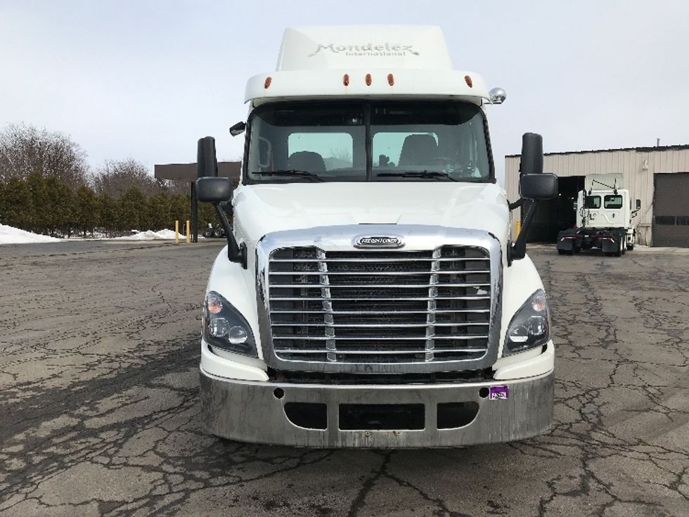 Day Cab Tractor-Heavy Duty Tractors-Freightliner-2017-Cascadia 11364ST-Fredonia-NY-286,590\n\t\tmiles-$ 36,750 - Image 2