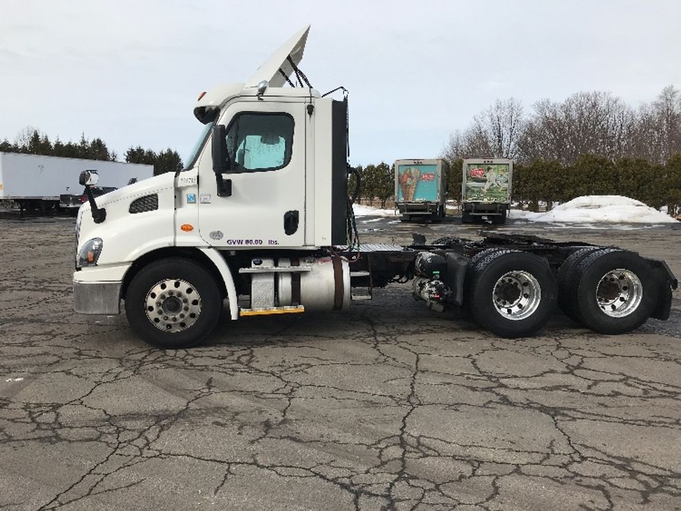 Day Cab Tractor-Heavy Duty Tractors-Freightliner-2017-Cascadia 11364ST-Fredonia-NY-286,590\n\t\tmiles-$ 36,750 - Image 4