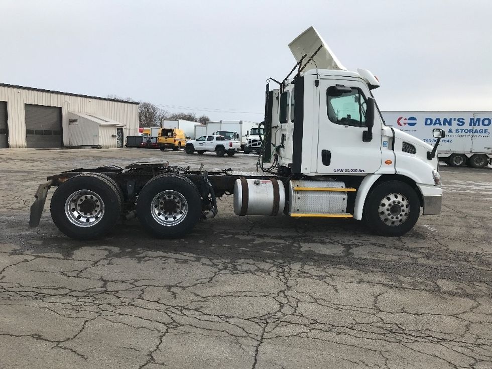 Day Cab Tractor-Heavy Duty Tractors-Freightliner-2017-Cascadia 11364ST-Fredonia-NY-286,590\n\t\tmiles-$ 36,750 - Image 8
