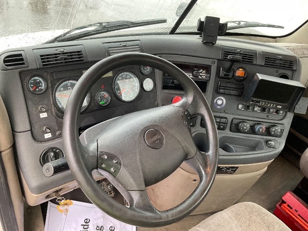 Day Cab Tractor-Heavy Duty Tractors-Freightliner-2017-Cascadia 11364ST-Fredonia-NY-325,042\n\t\tmiles-$ 34,500 - Image 11