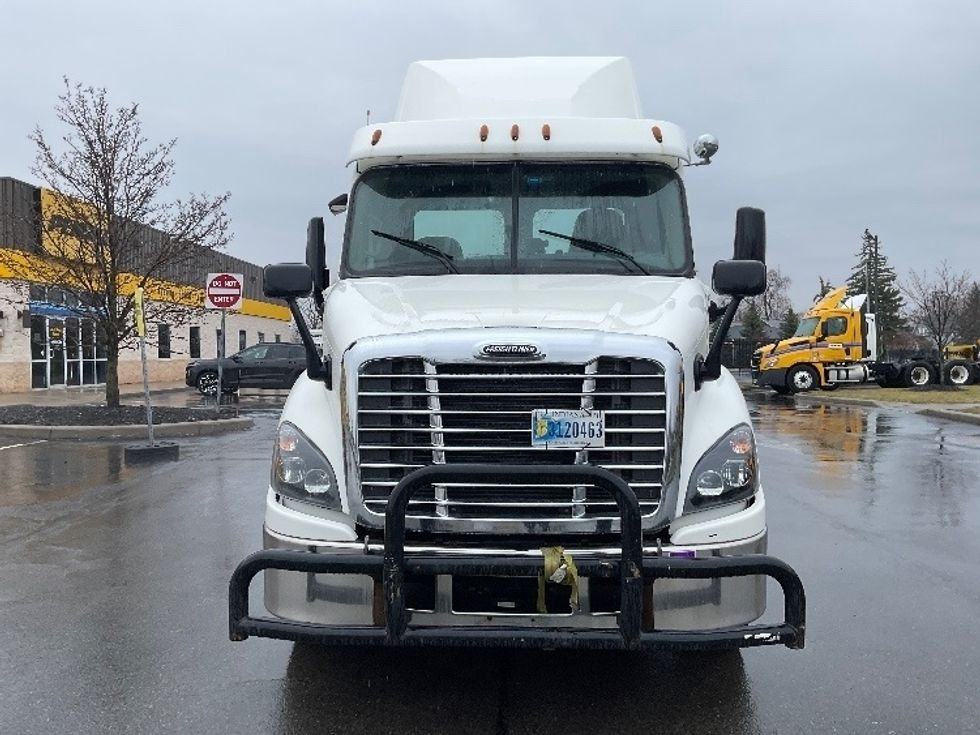 Day Cab Tractor-Heavy Duty Tractors-Freightliner-2017-Cascadia 11364ST-Fredonia-NY-325,042\n\t\tmiles-$ 34,500 - Image 2