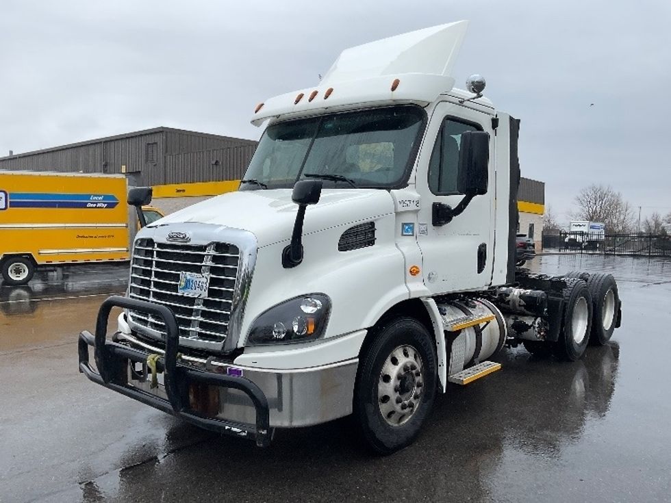 Day Cab Tractor-Heavy Duty Tractors-Freightliner-2017-Cascadia 11364ST-Fredonia-NY-325,042\n\t\tmiles-$ 34,500 - Image 3