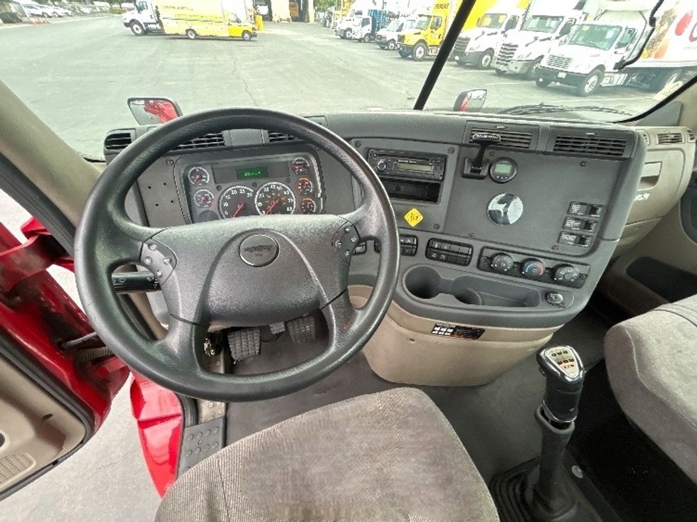 Day Cab Tractor-Heavy Duty Tractors-Freightliner-2017-Cascadia 11364ST-Gilroy-CA-272,503\n\t\tmiles-$ 32,000 - Image 11