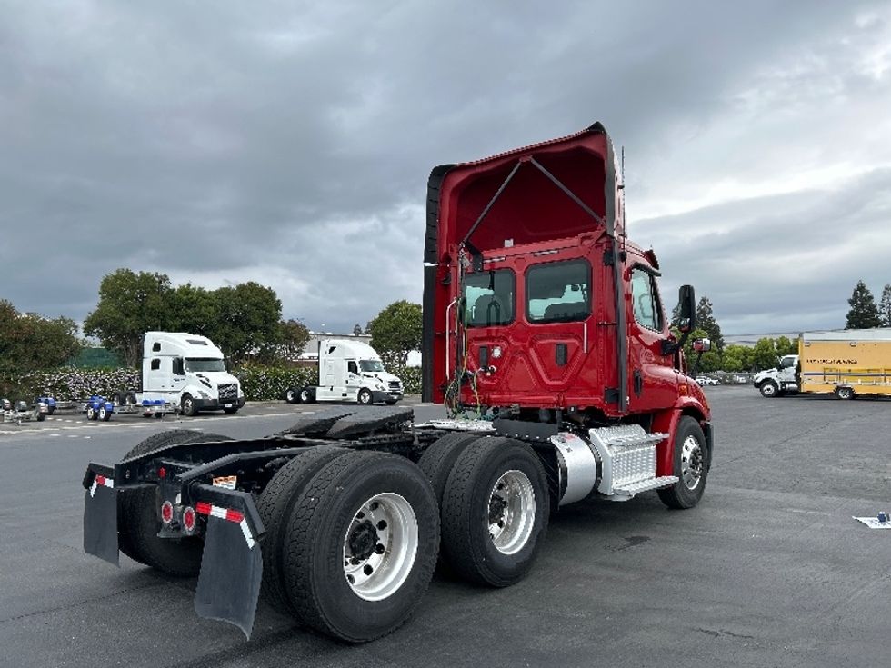 Day Cab Tractor-Heavy Duty Tractors-Freightliner-2017-Cascadia 11364ST-Gilroy-CA-272,503\n\t\tmiles-$ 32,000 - Image 7