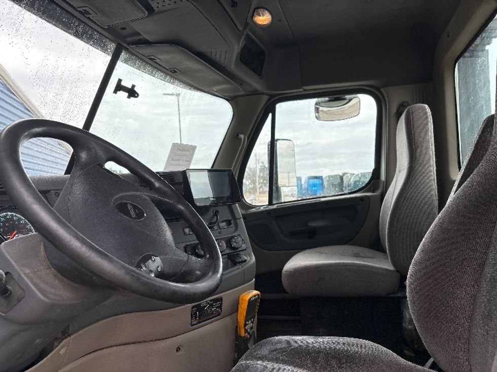 Day Cab Tractor-Heavy Duty Tractors-Freightliner-2017-Cascadia 11364ST-Greeley-CO-624,041\n\t\tmiles-$ 28,250 - Image 10