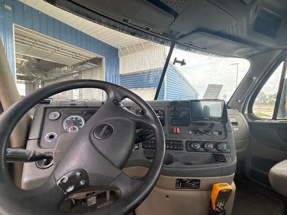 Day Cab Tractor-Heavy Duty Tractors-Freightliner-2017-Cascadia 11364ST-Greeley-CO-624,041\n\t\tmiles-$ 28,250 - Image 11