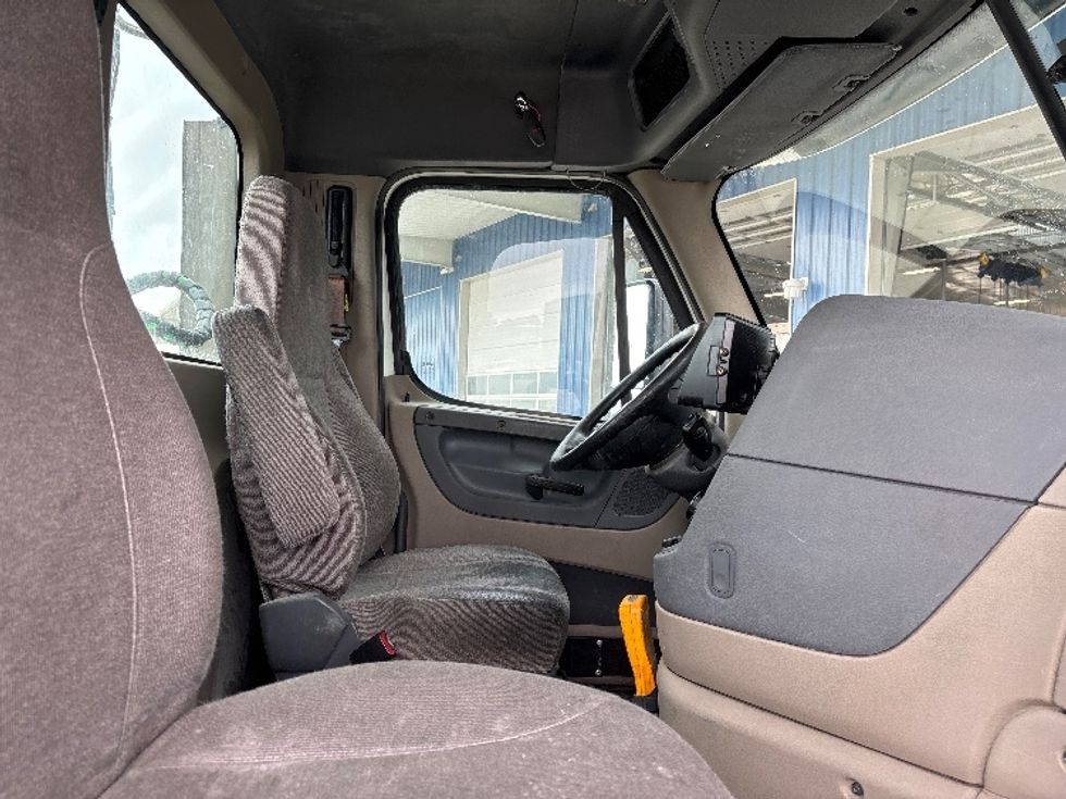 Day Cab Tractor-Heavy Duty Tractors-Freightliner-2017-Cascadia 11364ST-Greeley-CO-624,041\n\t\tmiles-$ 28,250 - Image 14