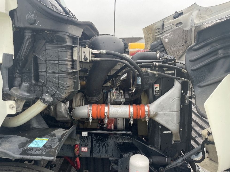 Day Cab Tractor-Heavy Duty Tractors-Freightliner-2017-Cascadia 11364ST-Greenville-SC-489,013\n\t\tmiles-$ 32,750 - Image 15