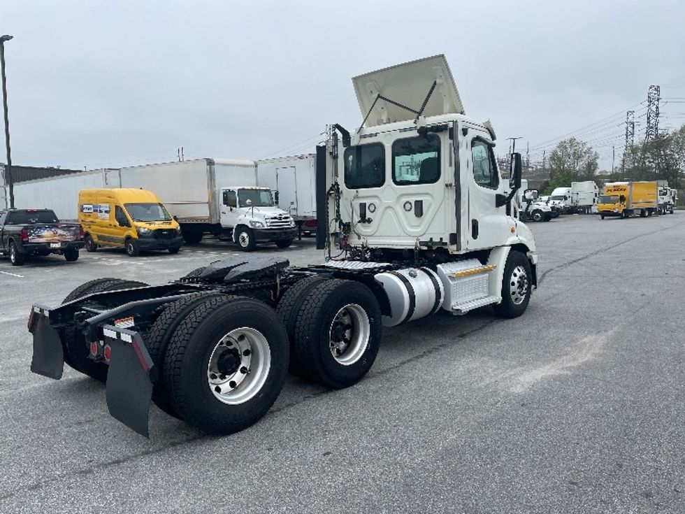 Day Cab Tractor-Heavy Duty Tractors-Freightliner-2017-Cascadia 11364ST-Greenville-SC-489,013\n\t\tmiles-$ 32,750 - Image 7