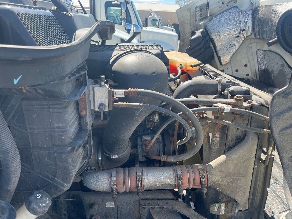 Day Cab Tractor-Heavy Duty Tractors-Freightliner-2017-Cascadia 11364ST-Middlefield-OH-558,585\n\t\tmiles-$ 27,500 - Image 14